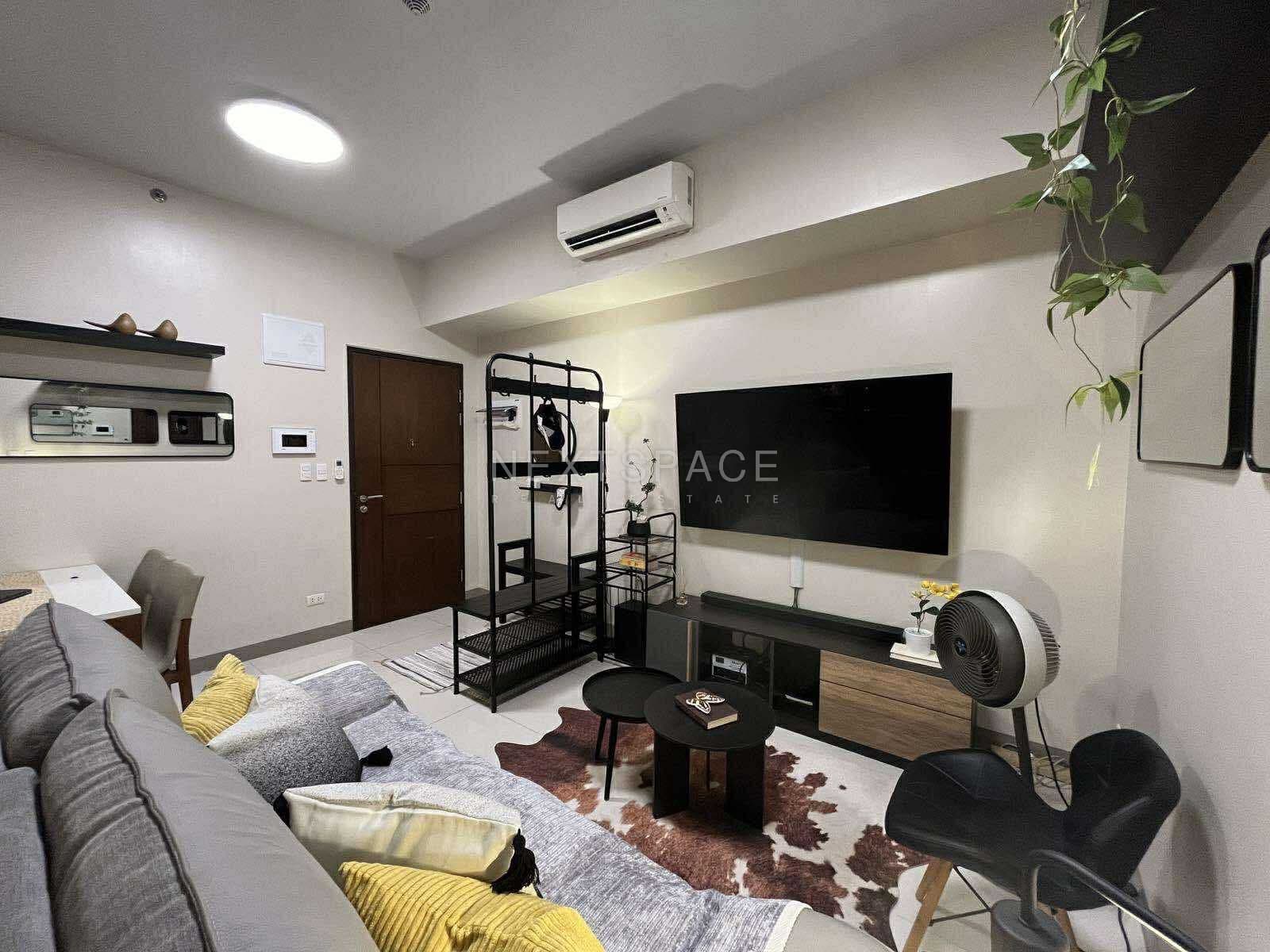 One Uptown Residences Furnished 1BR Unit with Parking FOR LEASE