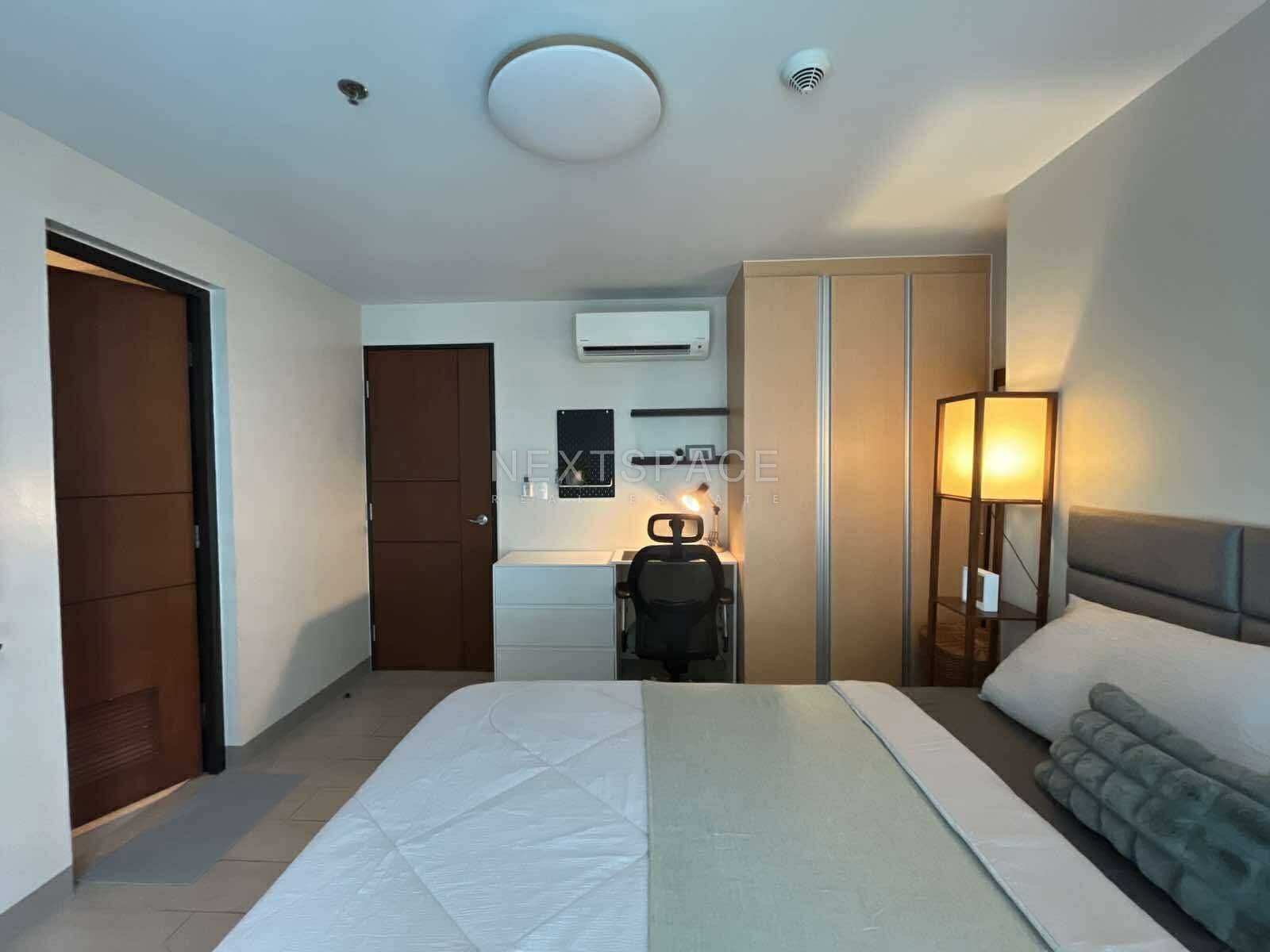 One Uptown Residences Furnished 1BR Unit with Parking FOR LEASE