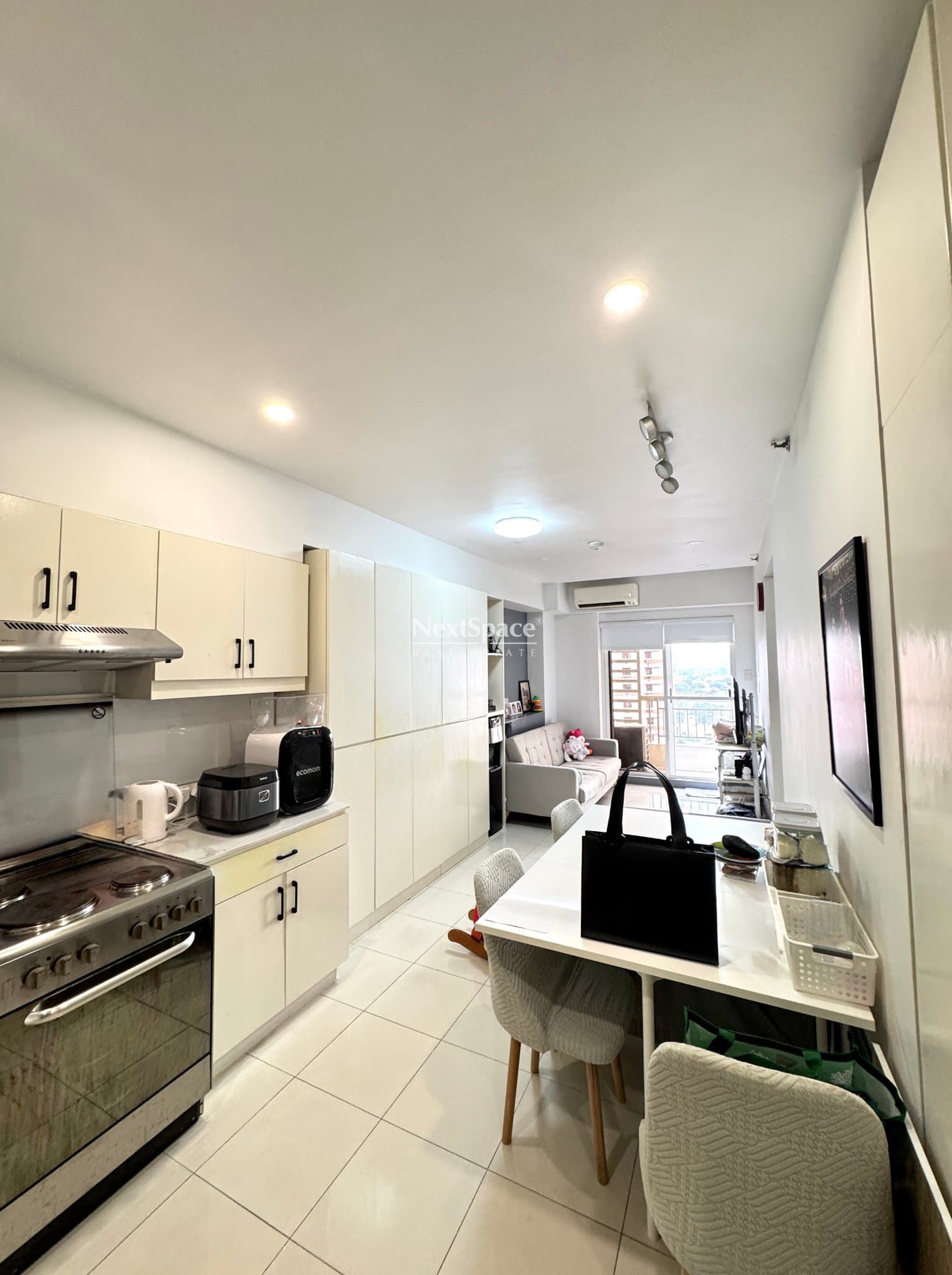 One Castilla Place 3BR Three Bedroom Unit (includes maid's room) with Two Single Parking Slots near Robinsons Magnolia, ICA, Xavier FOR SALE SC291