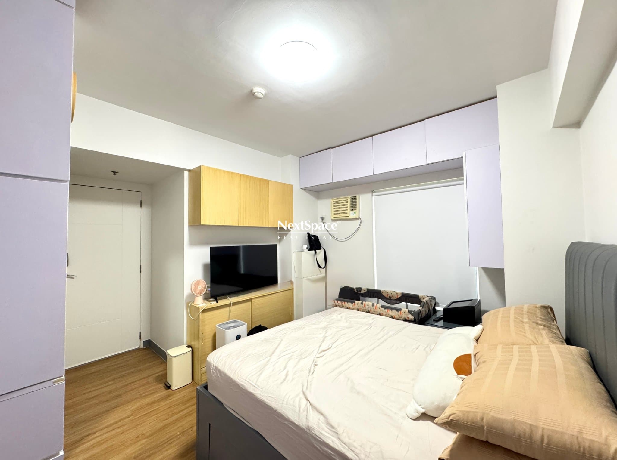 One Castilla Place 3BR Three Bedroom Unit (includes maid's room) with Two Single Parking Slots near Robinsons Magnolia, ICA, Xavier FOR SALE SC291